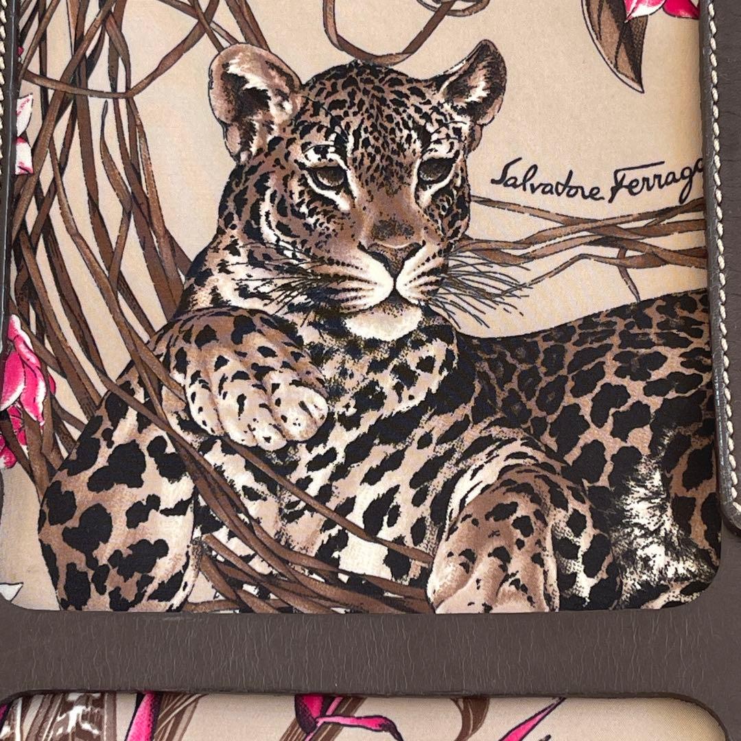 美品　サルヴァトーレフェラガモ　アニマル柄　クロスボディバッグ　レザー