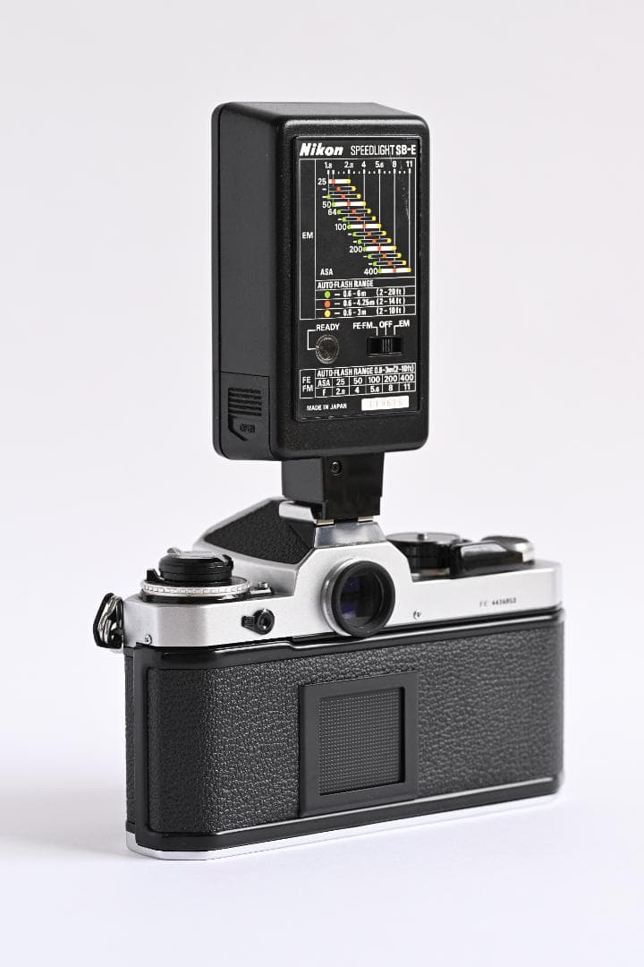 Nikon FE + Nikon SB-E フラッシュ