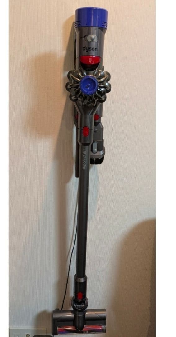 英国ブランドDyson純正ｖ7スリムスティッククリーナー本体とアタッチメント