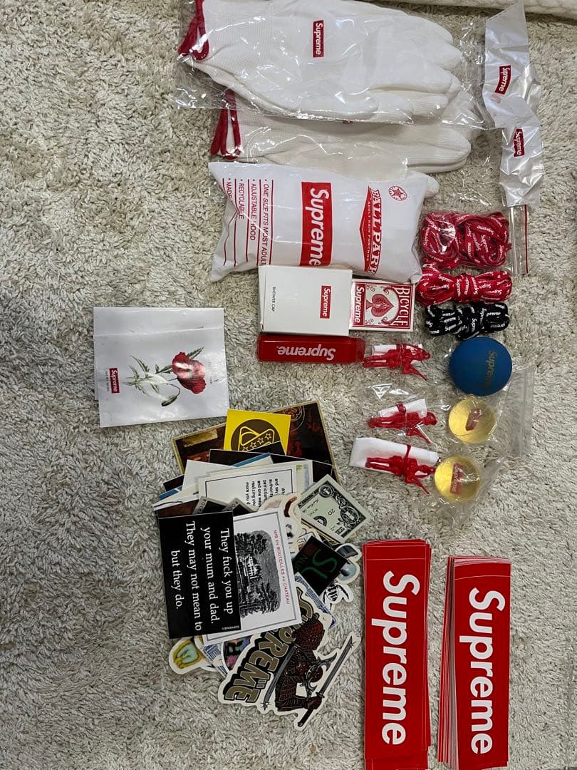 Supreme ノベルティグッズセット