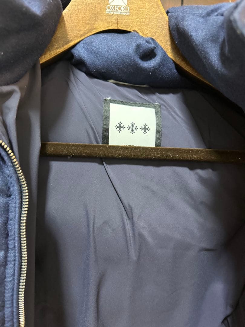 TATRASネイビー ダウンジャケット