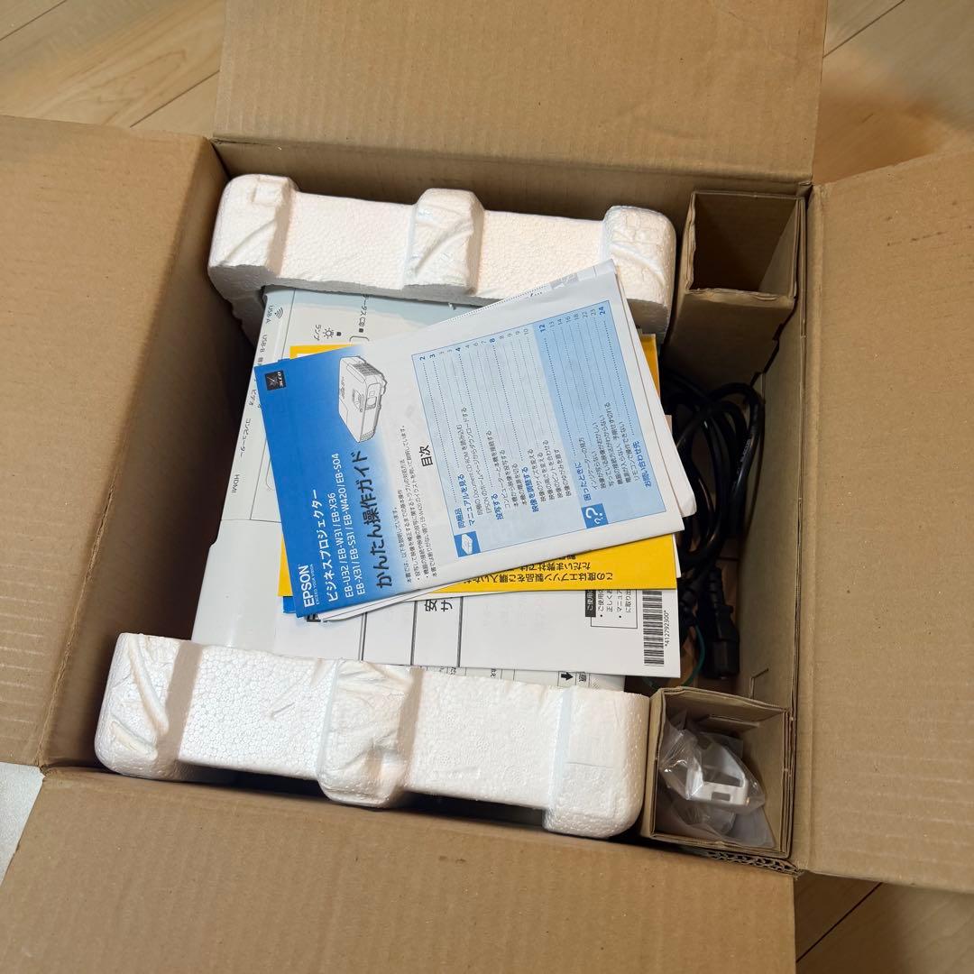 EPSON EB-S04 マルチメディアプロジェクター