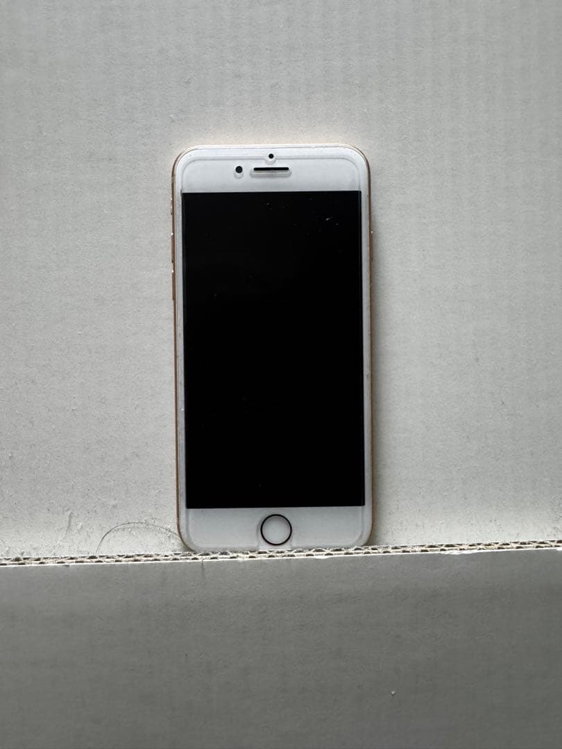 Apple iPhone 8 64GBゴールド SIMフリー (整備済み品)