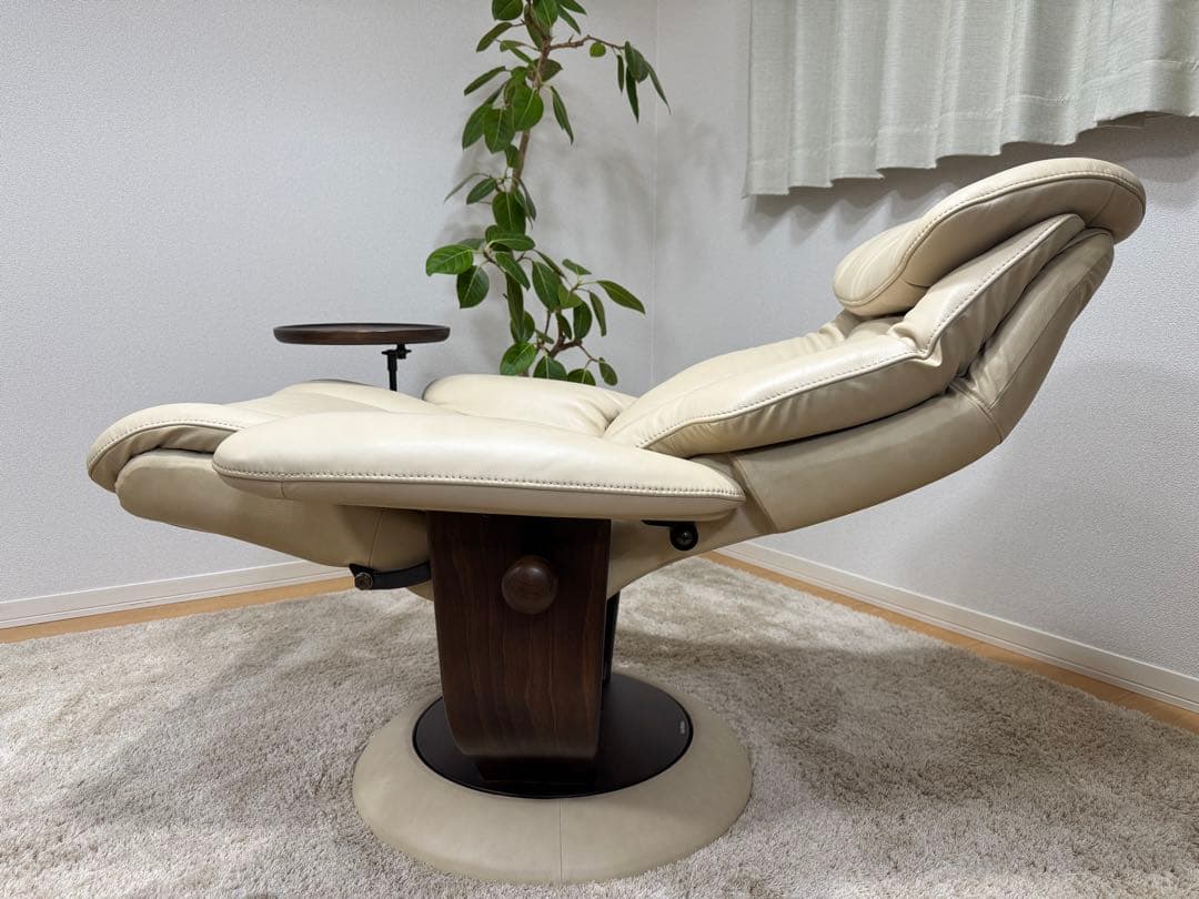 カリモク家具 約47万 本革 ザファースト リクライニングチェア オットマン付