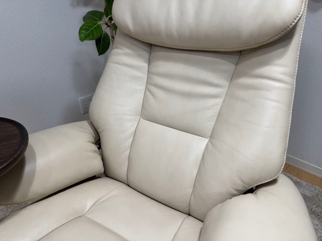 カリモク家具 約47万 本革 ザファースト リクライニングチェア オットマン付