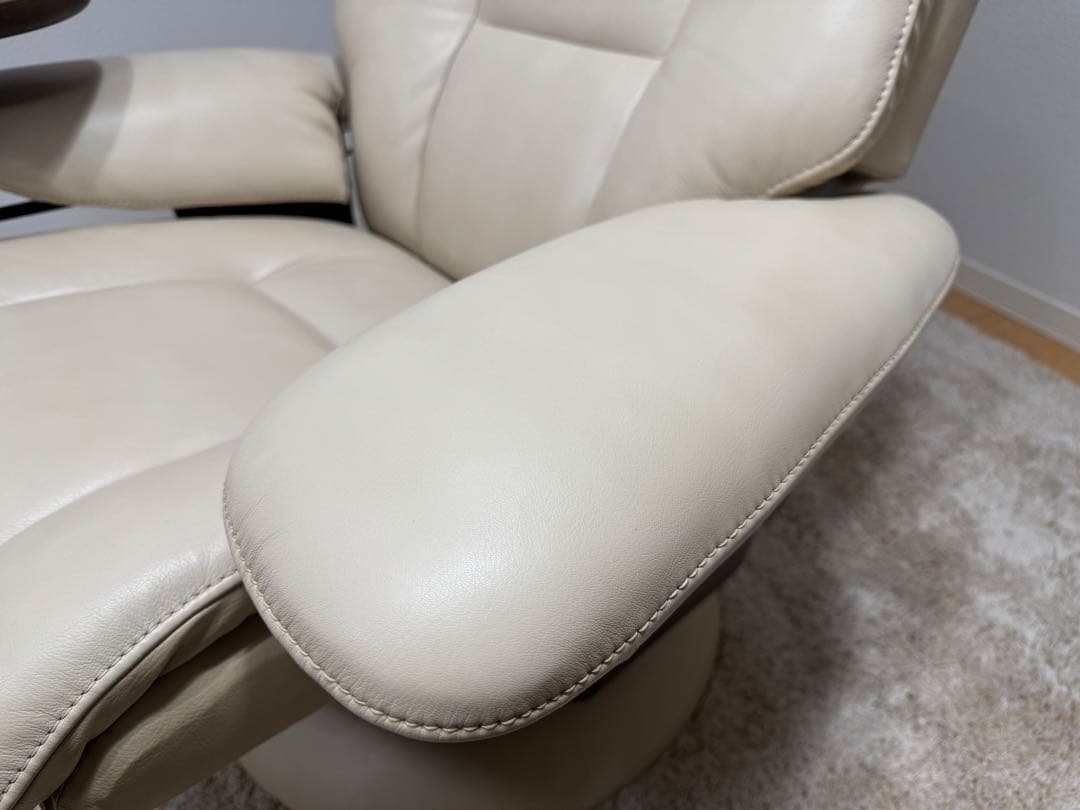 カリモク家具 約47万 本革 ザファースト リクライニングチェア オットマン付