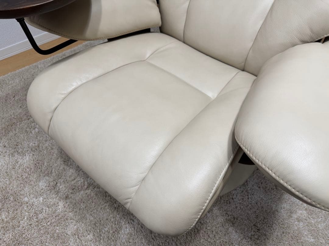 カリモク家具 約47万 本革 ザファースト リクライニングチェア オットマン付