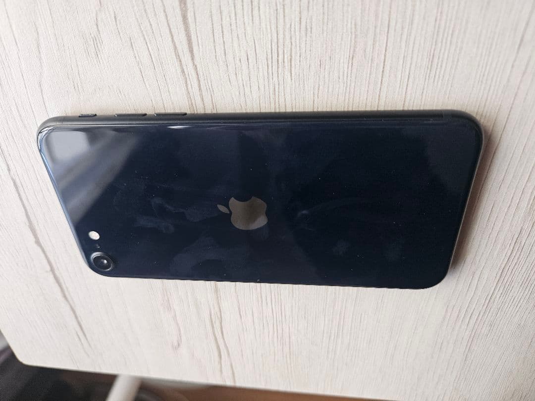 ぴ*ぴ様 iPhone SE (第3世代) ミッドナイト 128 GB SIMフ