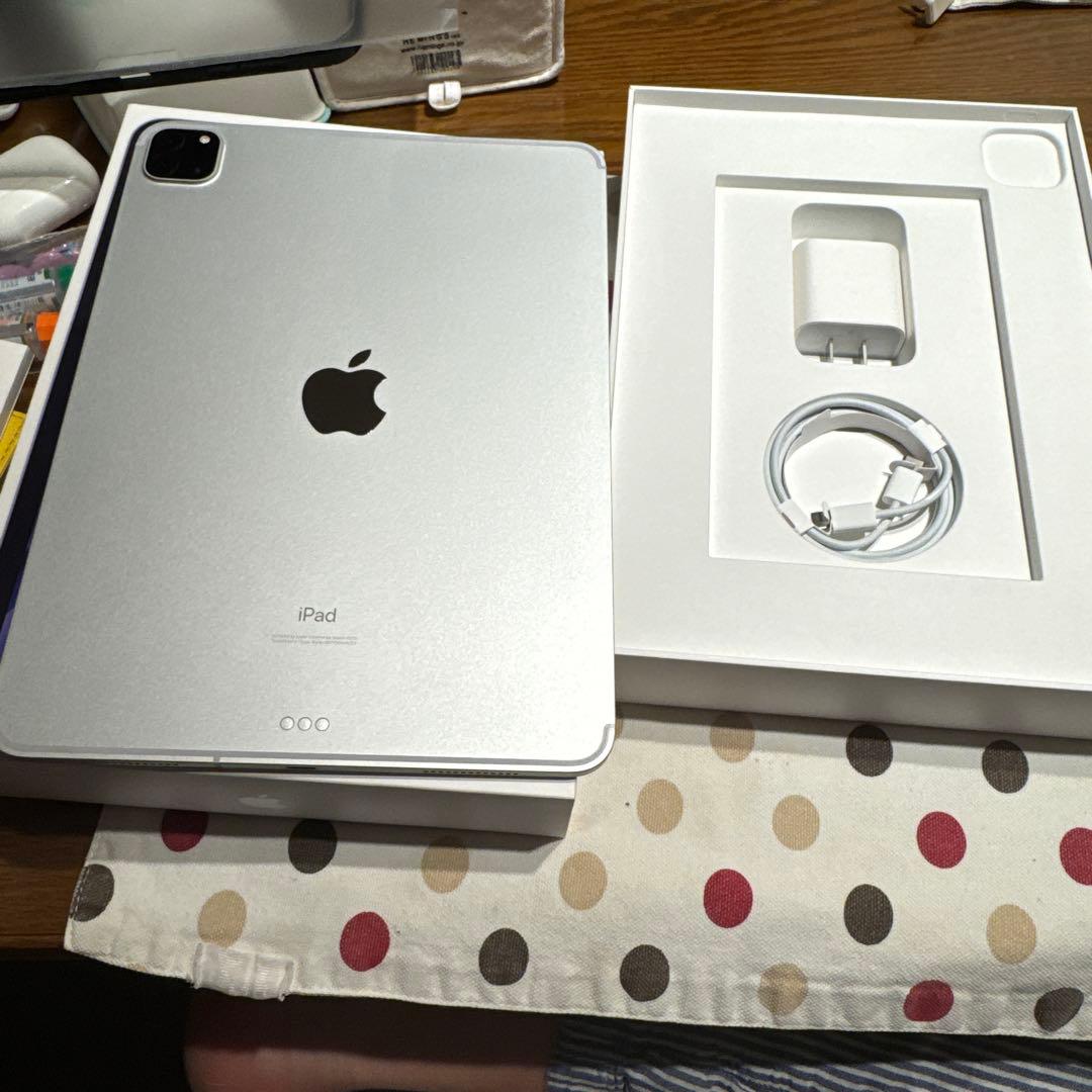 ち*わ様 iPadPro第二世代256GB MXE52J/A とApple Pe