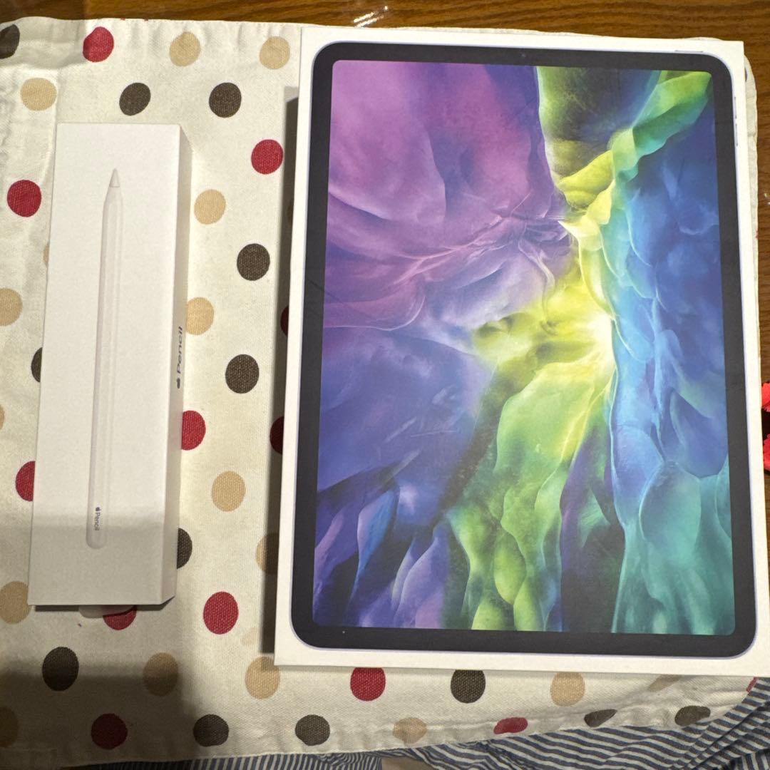 ち*わ様 iPadPro第二世代256GB MXE52J/A とApple Pe