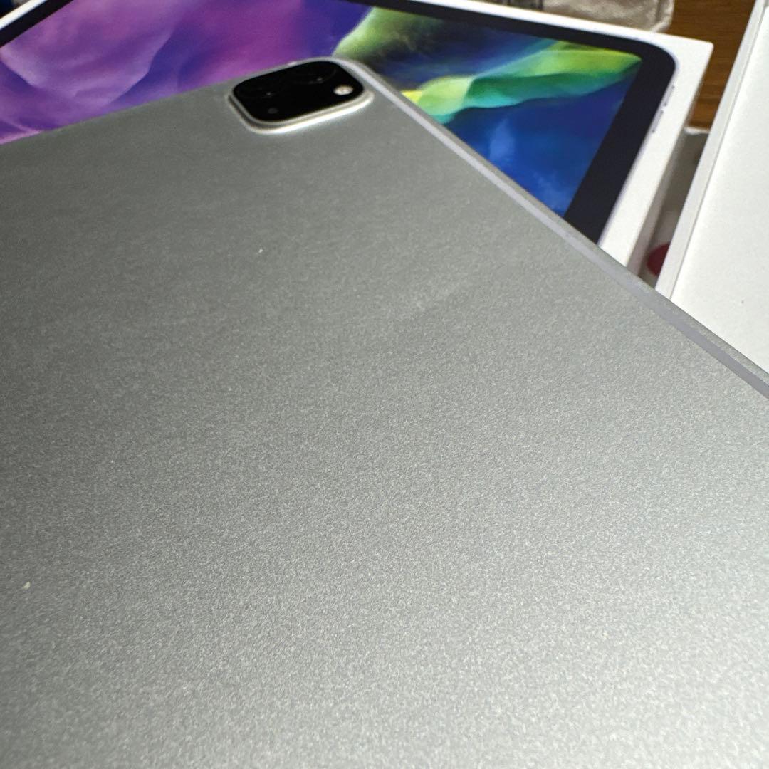 ち*わ様 iPadPro第二世代256GB MXE52J/A とApple Pe