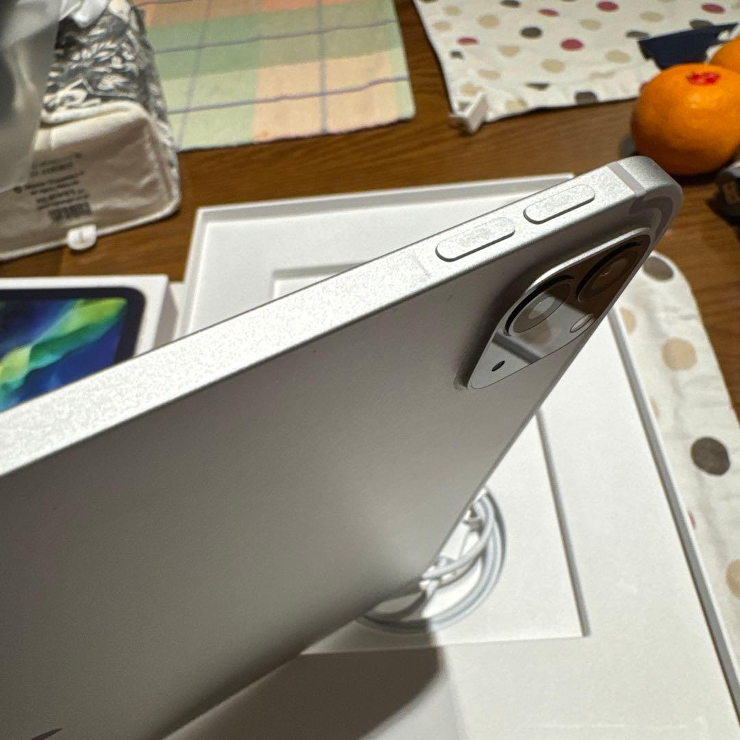 ち*わ様 iPadPro第二世代256GB MXE52J/A とApple Pe