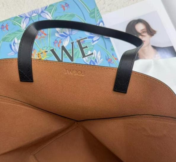 【人気です】ブラックレザー ショルダーバッグ