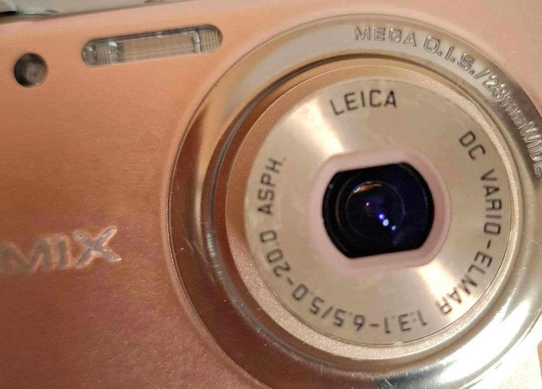 [美品]パナソニック Panasonic LUMIX DMC-FH7 コンデジ