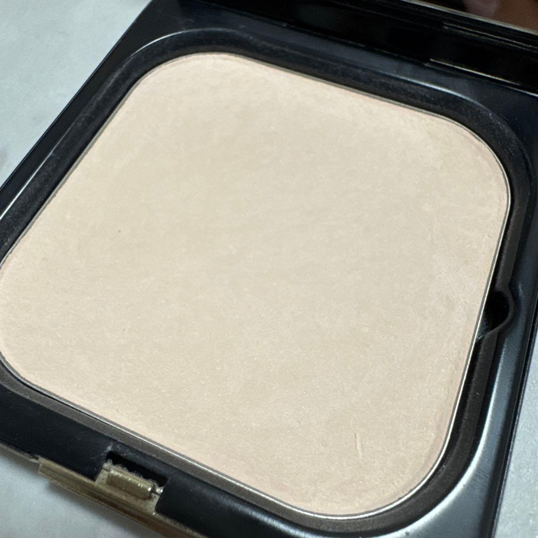 クレドポーボーテ　プードルコンパクトエサンシエルｎ（エレガントスリム）