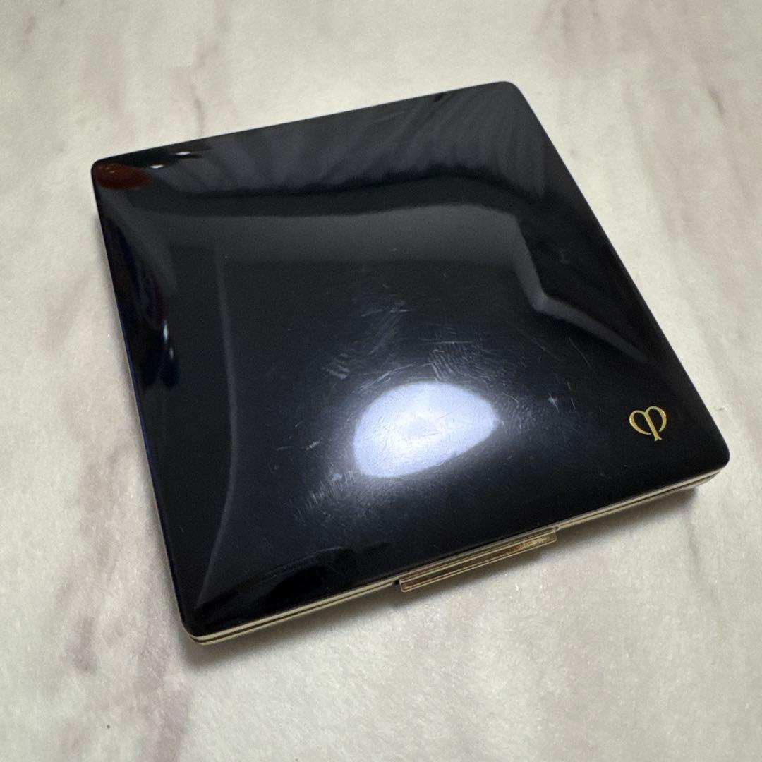 クレドポーボーテ　プードルコンパクトエサンシエルｎ（エレガントスリム）