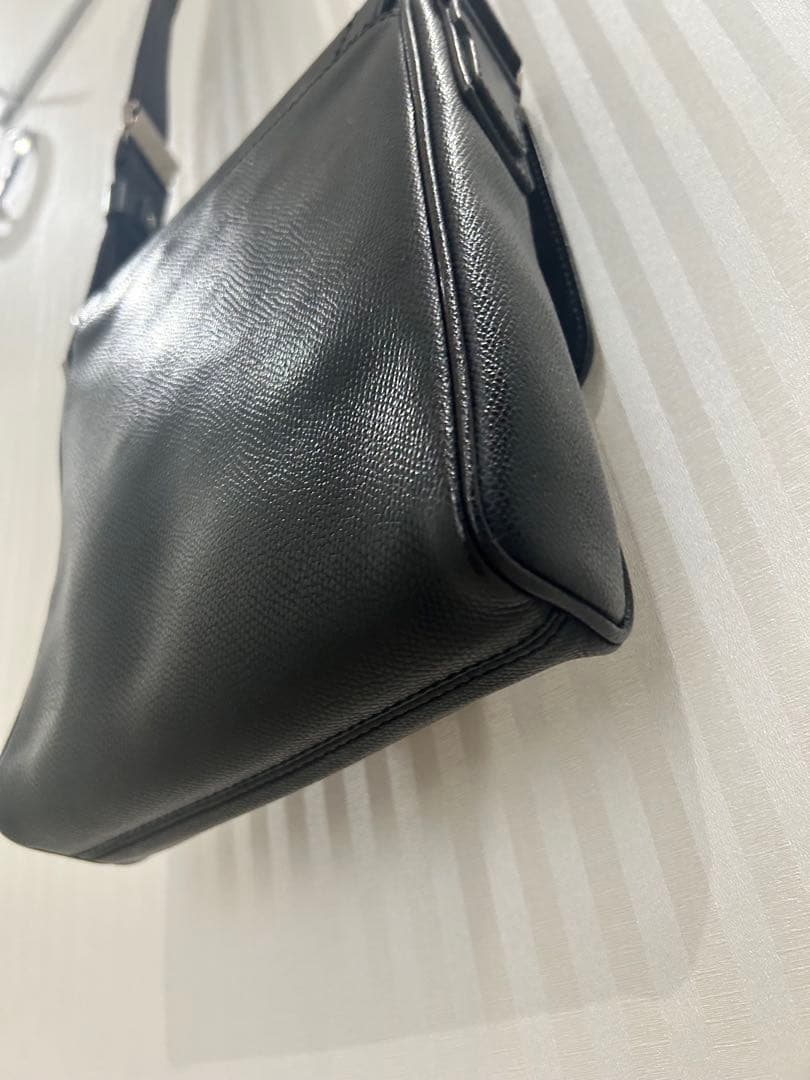 Salvatore Ferragamo ブラックショルダーバッグ　フェラガモ