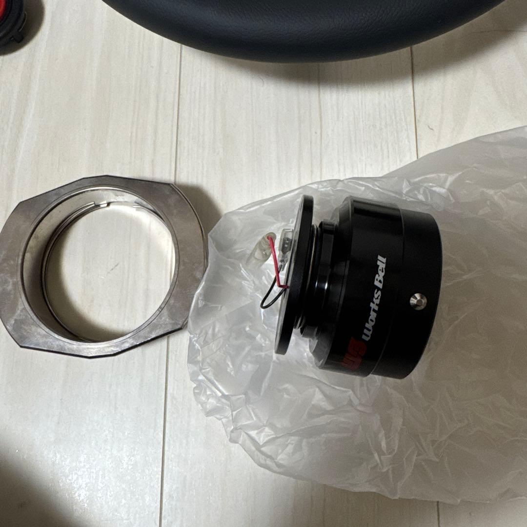 momo ステアリングホイール ブラック/レッド