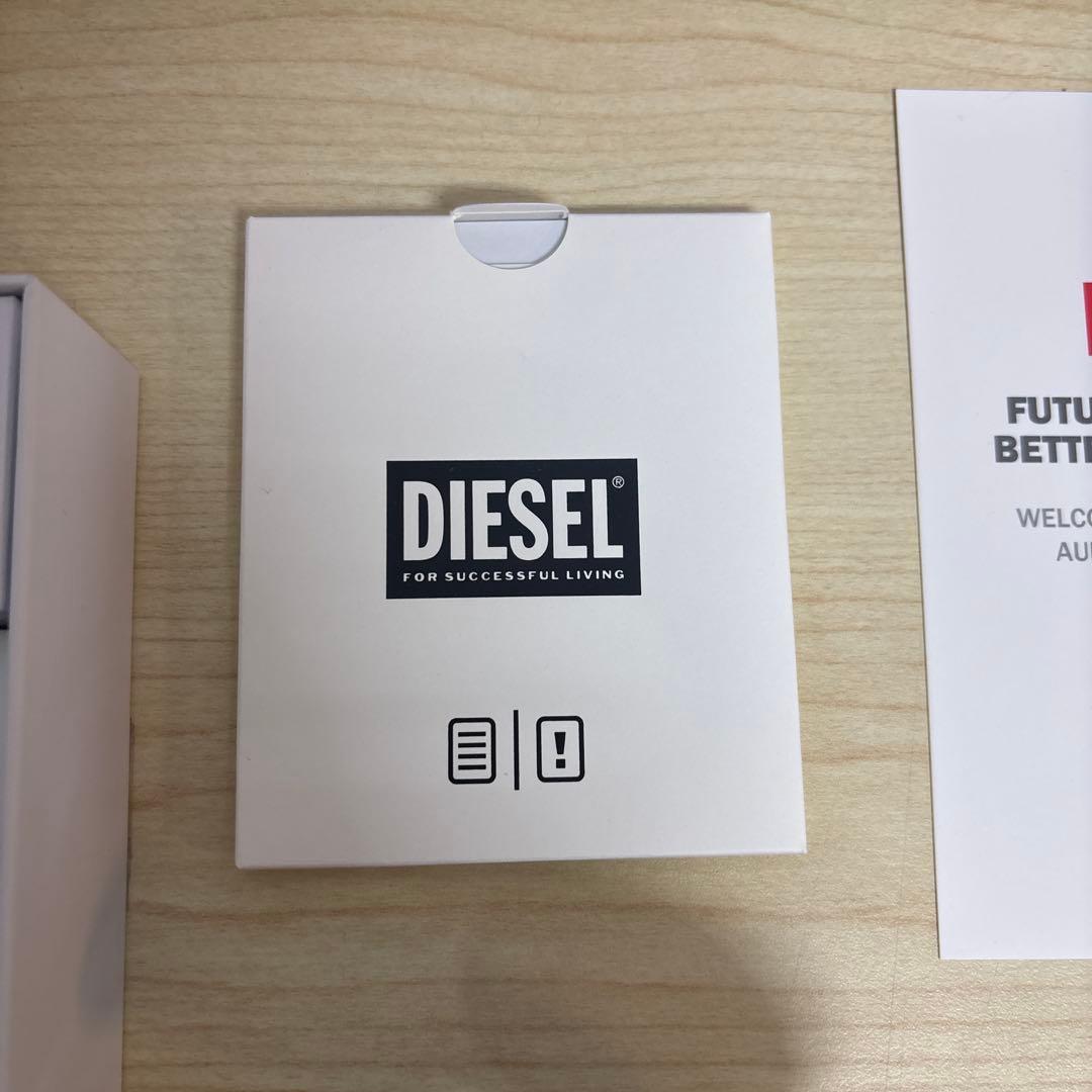 DIESEL ワイヤレスイヤホン シルバー