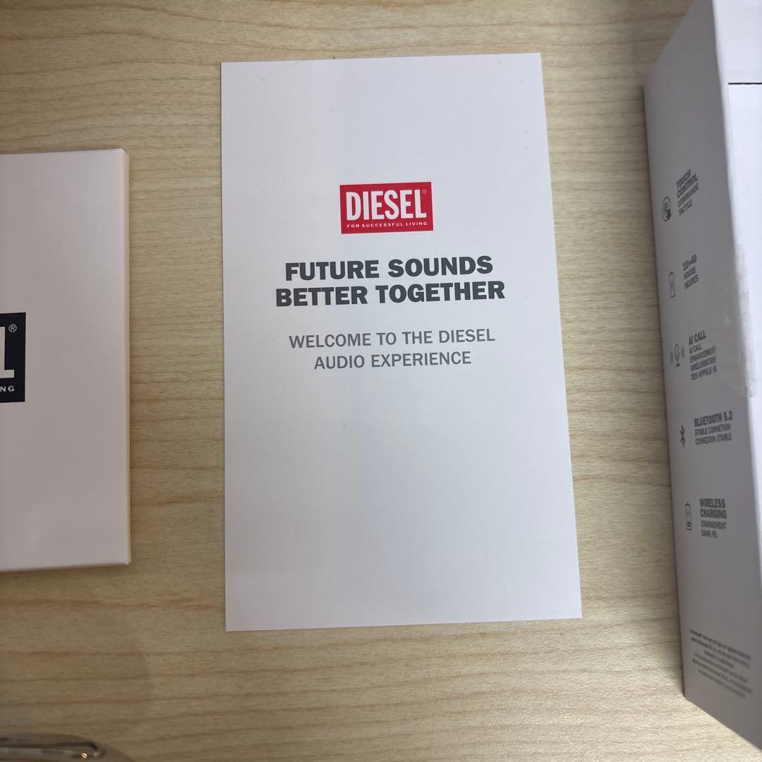 DIESEL ワイヤレスイヤホン シルバー