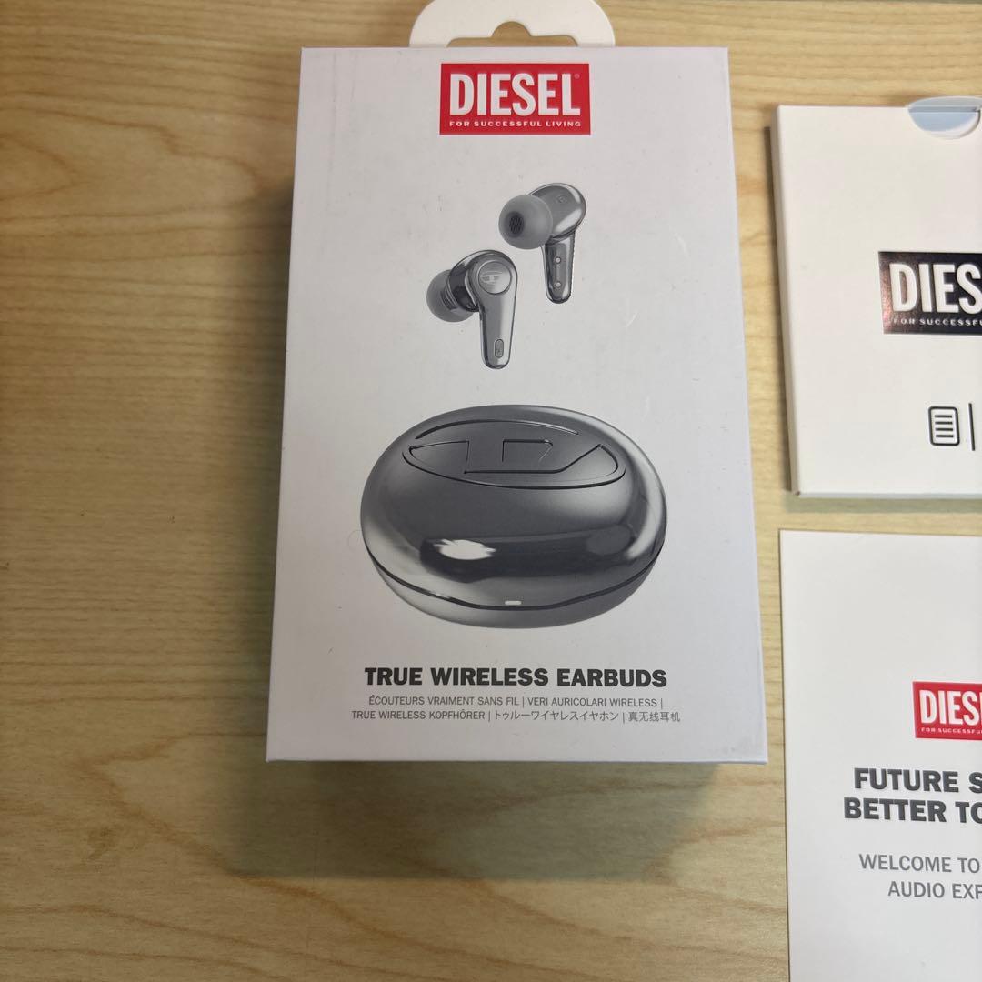 DIESEL ワイヤレスイヤホン シルバー