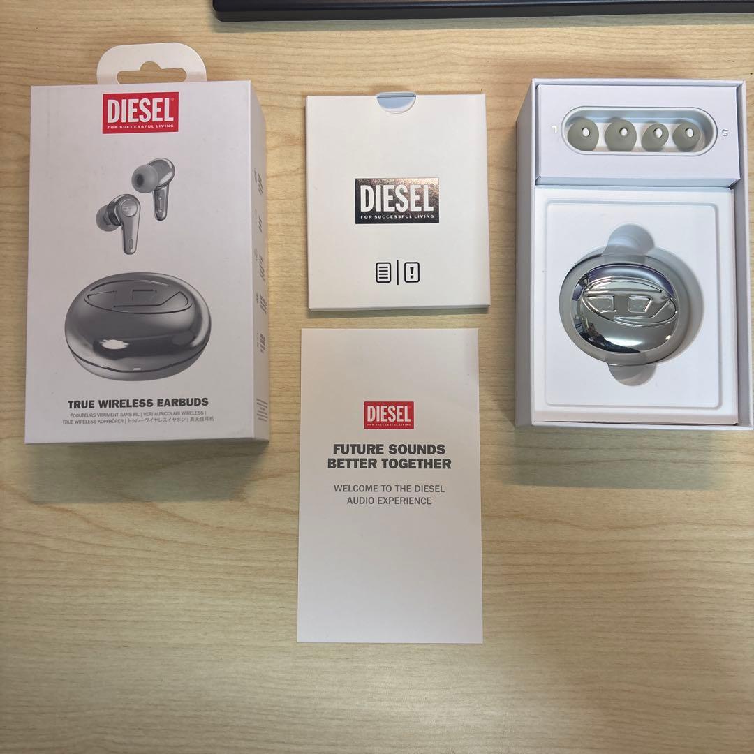 DIESEL ワイヤレスイヤホン シルバー