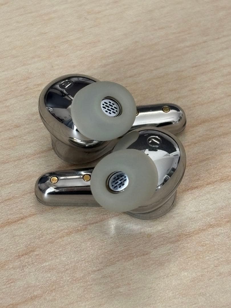 DIESEL ワイヤレスイヤホン シルバー