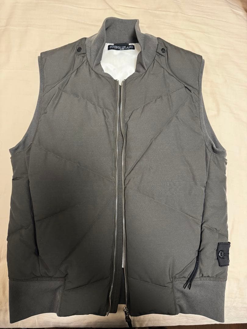 STONE  ダウンベスト S オリーブ