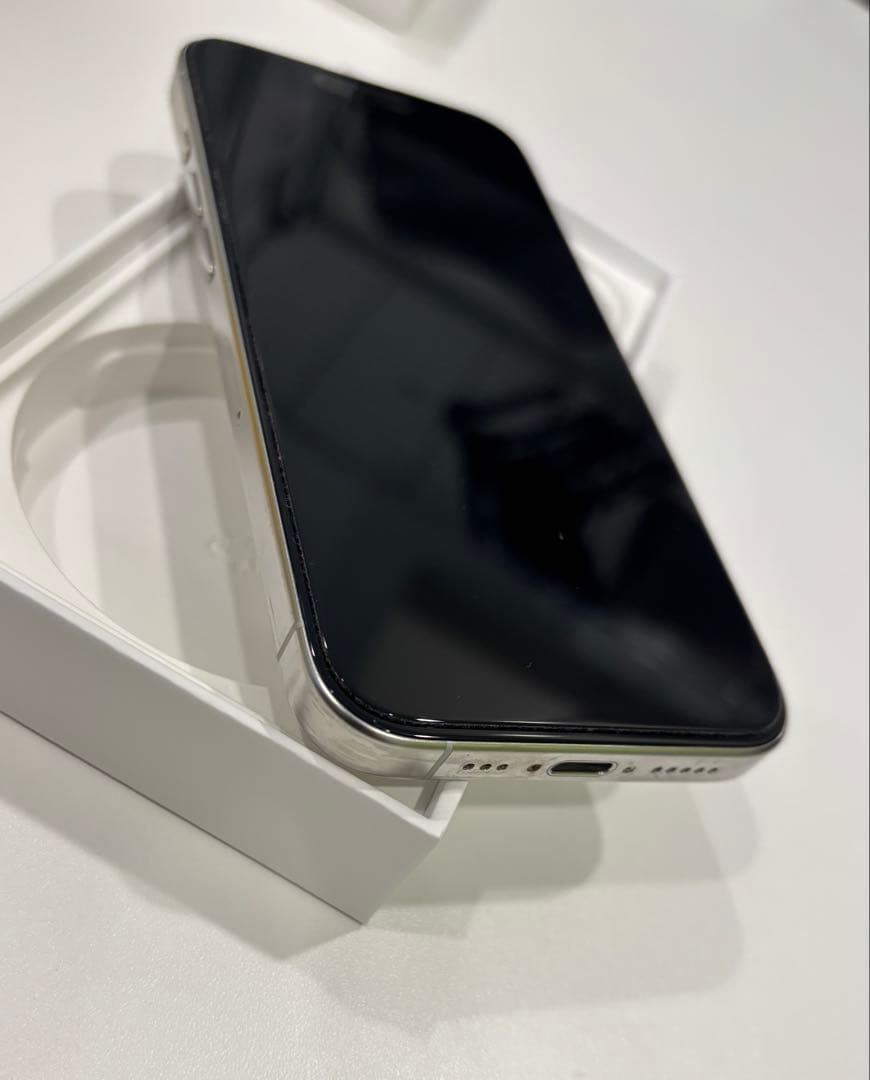 iPhone 15 Pro ホワイトチタニウム(256GB)美品