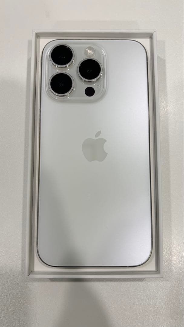 iPhone 15 Pro ホワイトチタニウム(256GB)美品