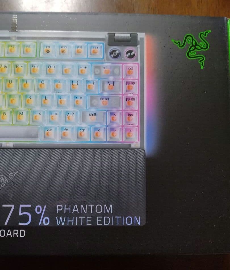 キーボード RAZER BLACKWIDOW V4 75% PHANTOM WHITE