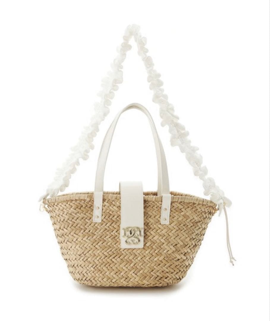 フリル付きベージュストローかごバッグ