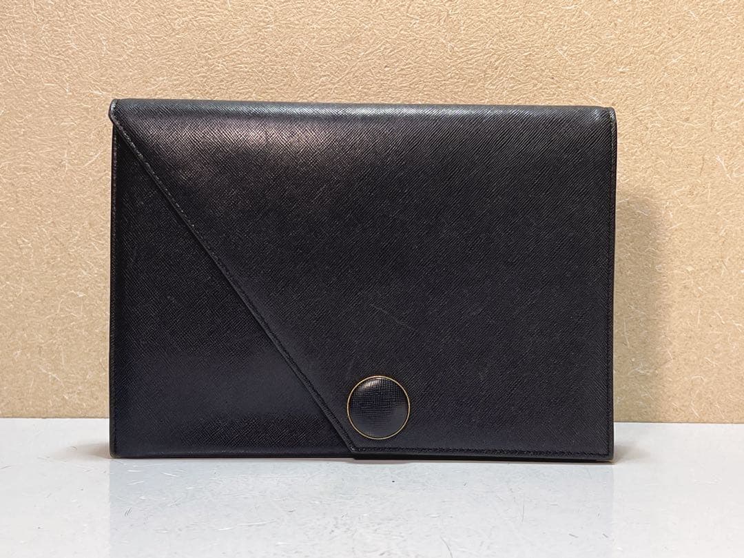 イヴ・サンローランのブラックレザークラッチバッグ