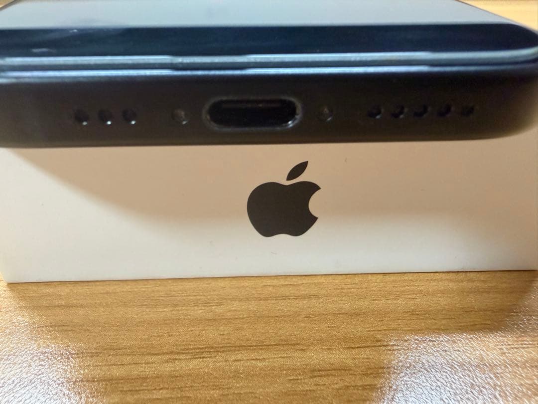 iPhone15 128GB 本体 + ケース