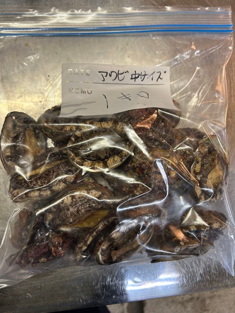新物エゾアワビ中サイズ‼️1キロ入り‼️冷凍