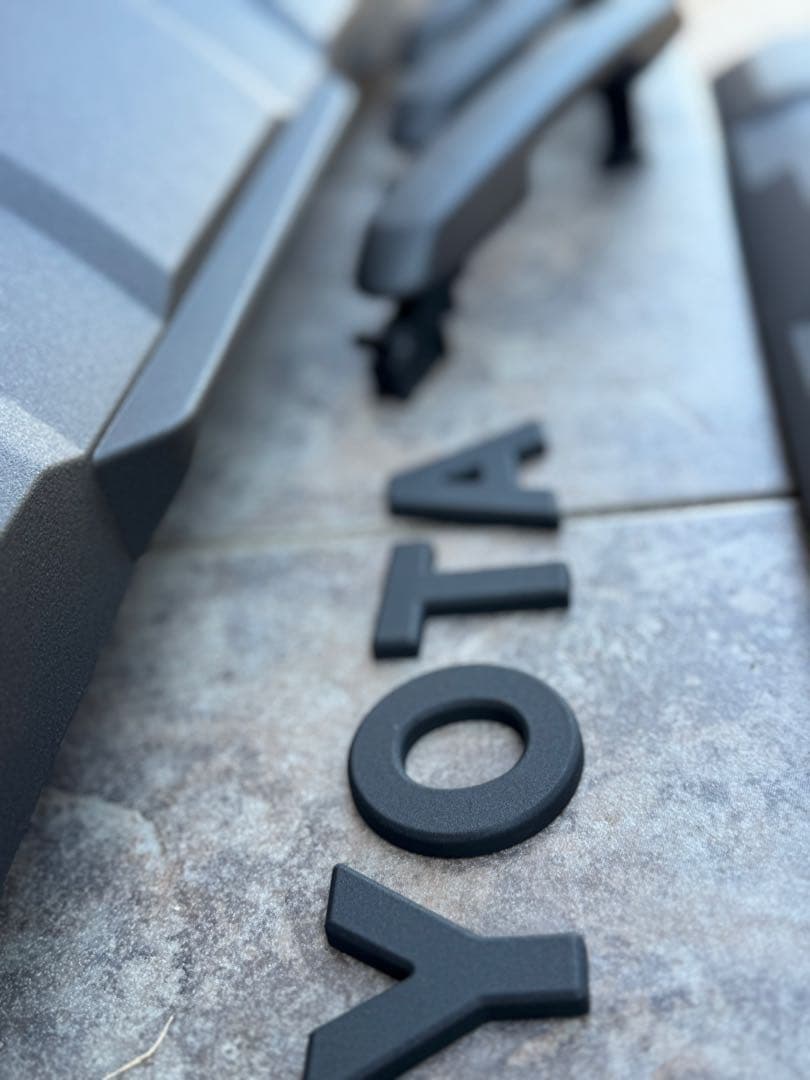 ランドクルーザー250 グリル　ラプターライナー塗装