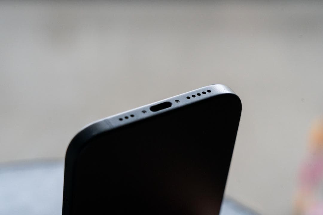 iPhone 15 128GB 黒 美品 SIMフリー バッテリー99％