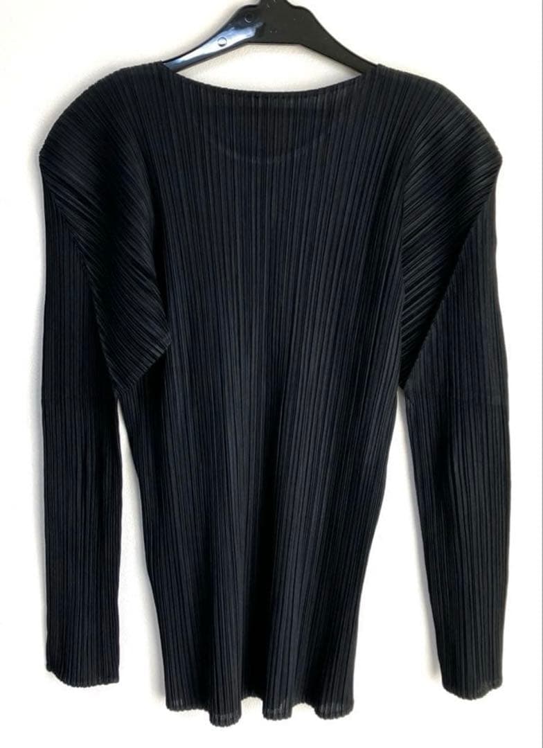 美品 ISSEY MIYAKE ブラックカットソー Ｍ