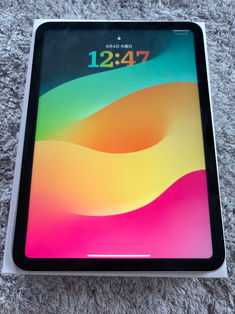 iPad 第10世代　64GB シルバー　Wi-Fiモデル　キーボード付き