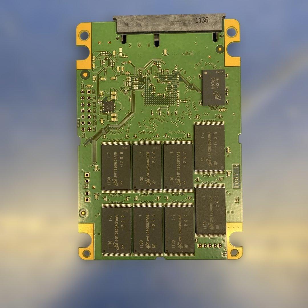 ♠︎送料込み★ Crucial 2.5イン SSD2000GB 9mmジャンク品