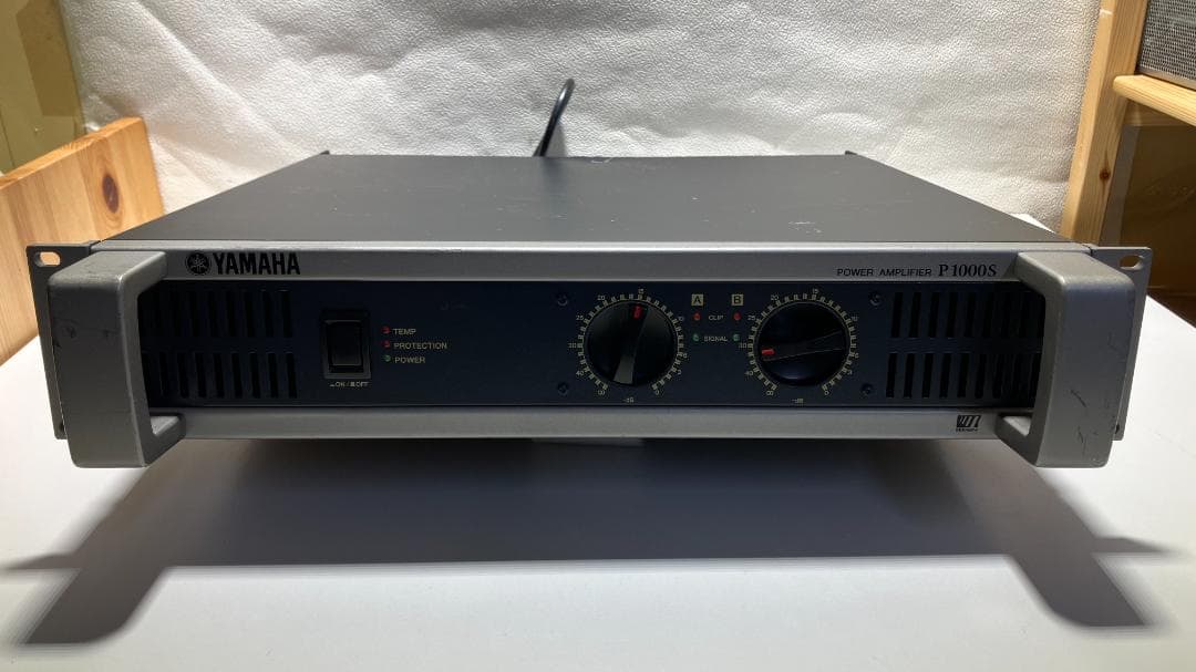 YAMAHA P1000S プロ用パワーアンプ