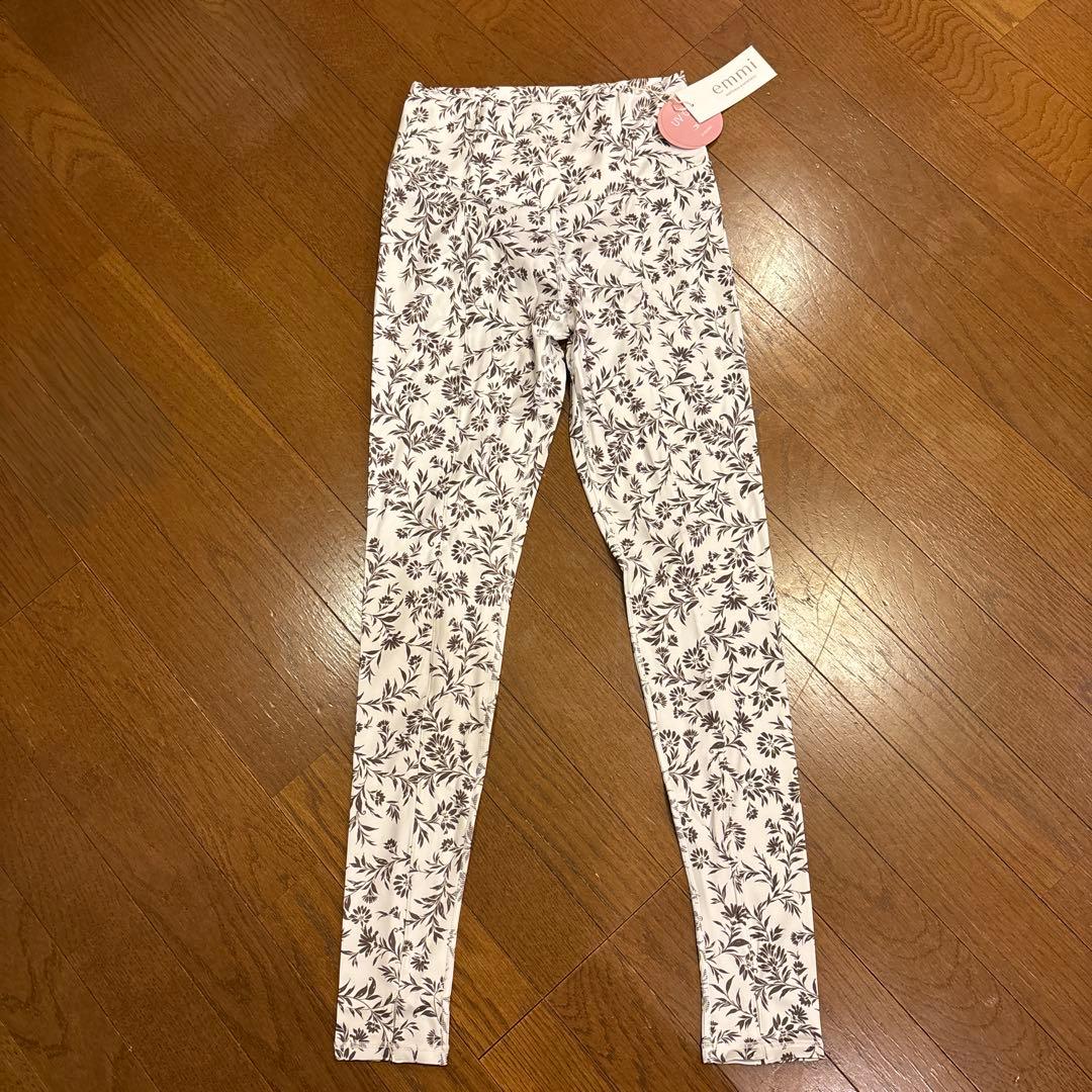 emmi エミヨガ 花柄ヨガウェアセットアップ