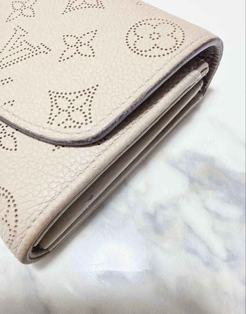 ルイヴィトン　マヒナ　ポルトフォイユ　イリス　長財布　ウォレット　ガレ