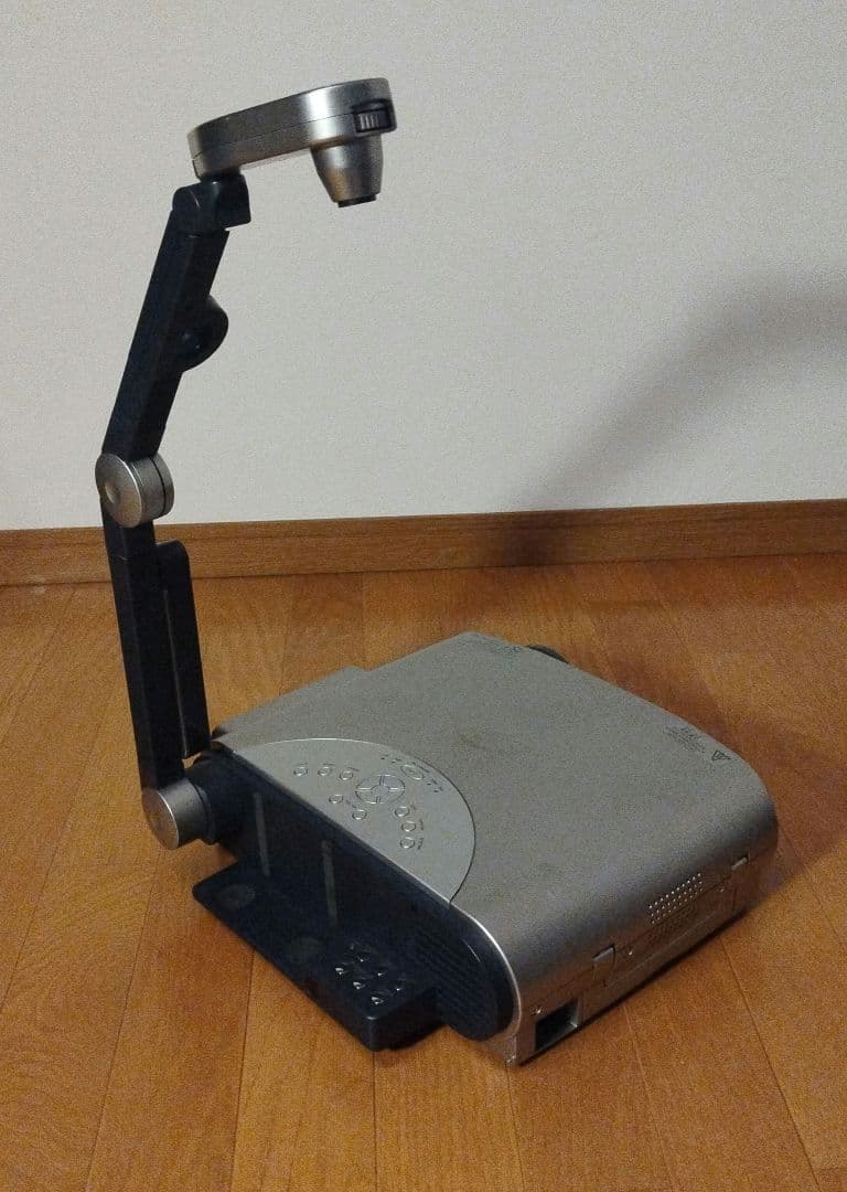 TOSHIBA 東芝 液晶プロジェクター TLP781 2000ルーメン