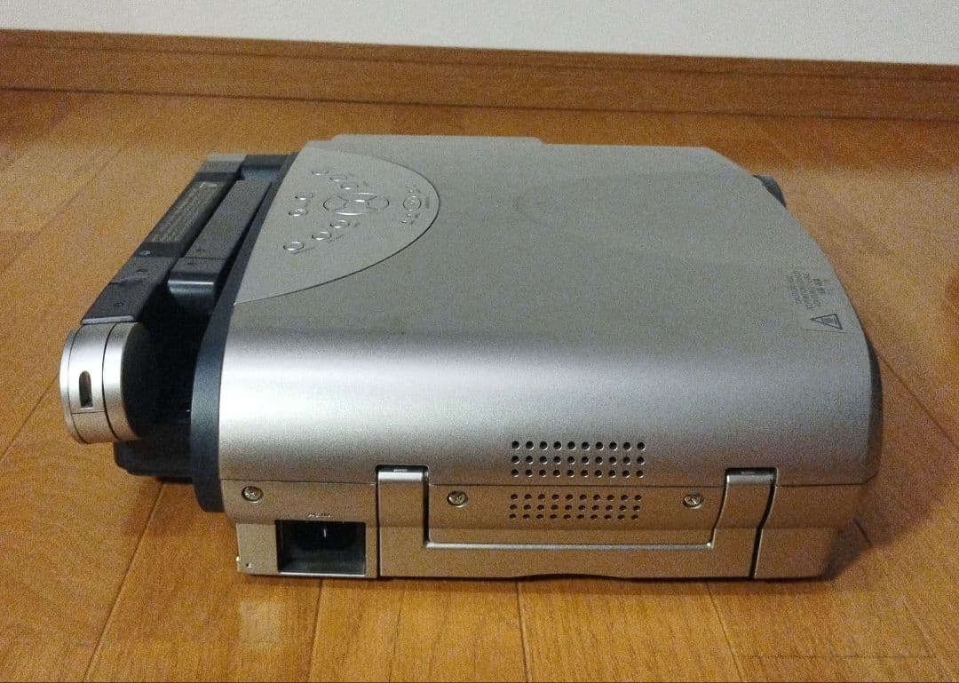 TOSHIBA 東芝 液晶プロジェクター TLP781 2000ルーメン