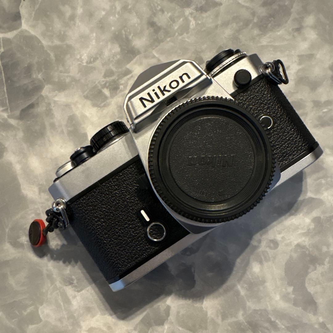 Nikon FE本体＋【おまけ】ピークデザイン バンドストラップ