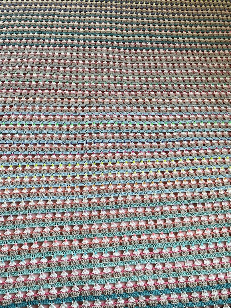 o*i様 ハンドメイドカップケーキかぎ針編みクロシェビーズ編み込みベッドカバー大