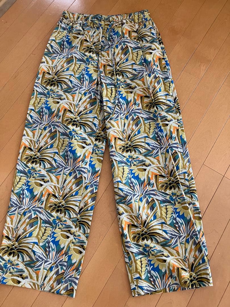 SOULEIADO ジャンブルプリント イージーストレートパンツ