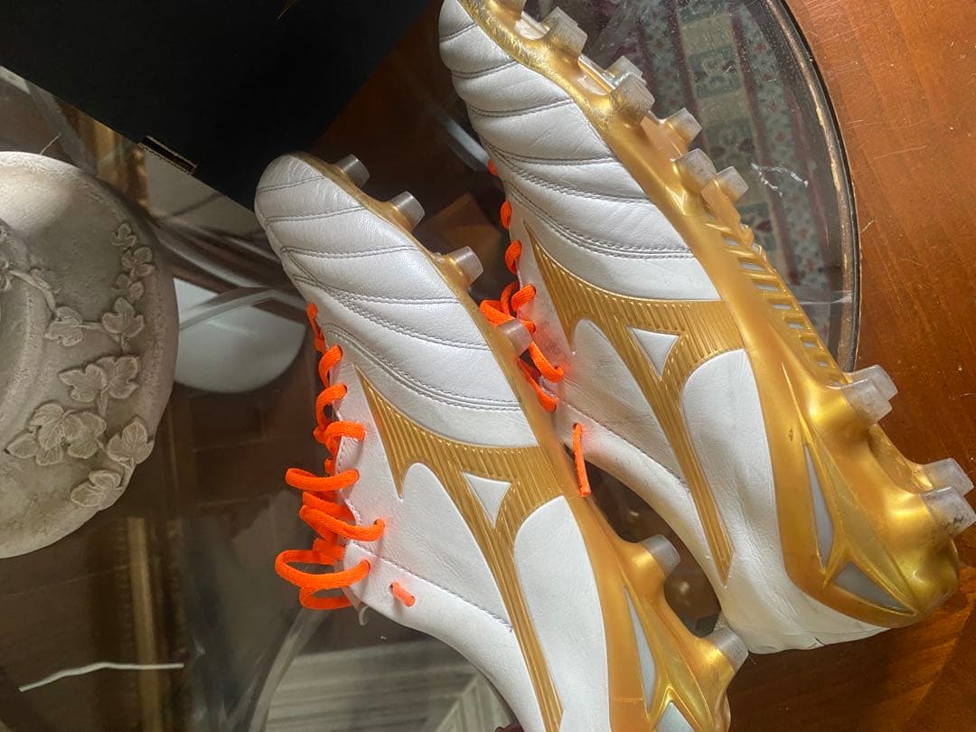 Mizuno Morelia Neo4 サッカーシューズ ホワイト/ゴールド