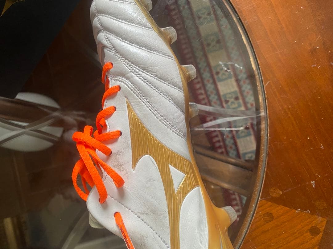 Mizuno Morelia Neo4 サッカーシューズ ホワイト/ゴールド